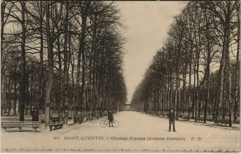 Carte postale ancienne Saint-Quentin Champs Elysees (Avenue Centrale) à Saint-Quentin