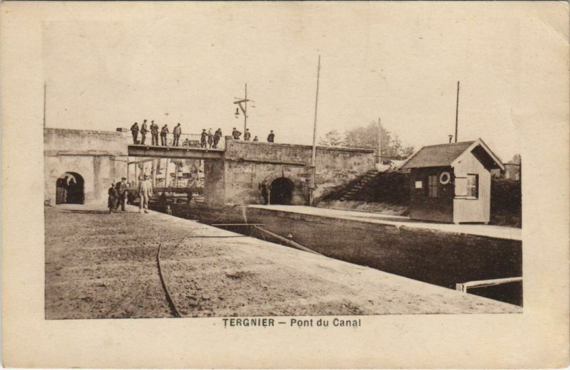 Carte postale ancienne Tergnier Pont du Canal à Tergnier