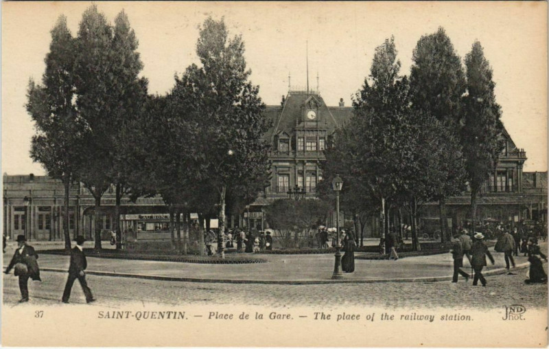 Carte postale ancienne Saint-Quentin Place de la Gare The place of the railway station à Saint-Quentin