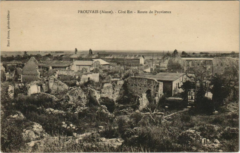 Carte postale ancienne Prouvais Cote Est Route de Previeux à Prouvais