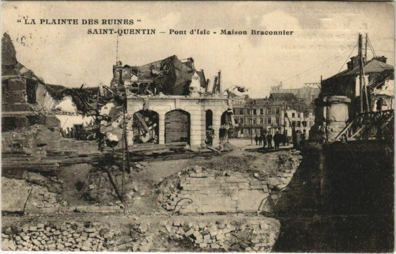 Carte postale ancienne Saint-Quentin Pont d'Isle Maison Braconnier à Saint-Quentin
