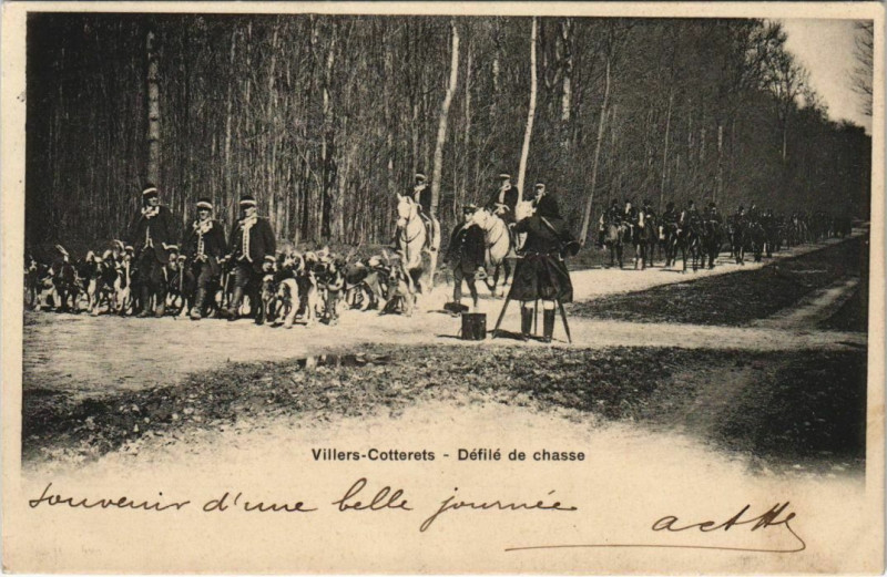 Carte postale ancienne Villers Cotterets Defile de chasse France