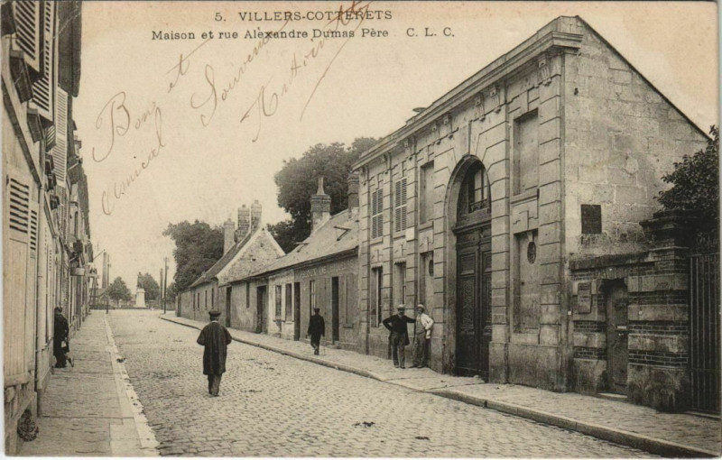 Carte postale ancienne Villers Cotterets Maison et rue Alexandre Dumas Pere France