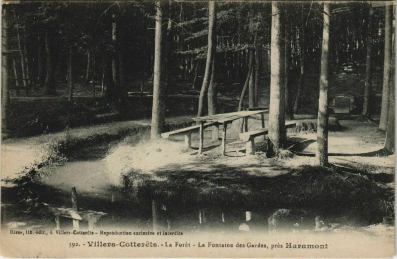 Carte postale ancienne Villers Cotterets La Foret, La Fontaine des Gardes France