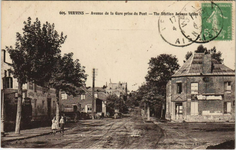 Carte postale ancienne Vervins Avenue de la Gare prise du Pont France à Vervins