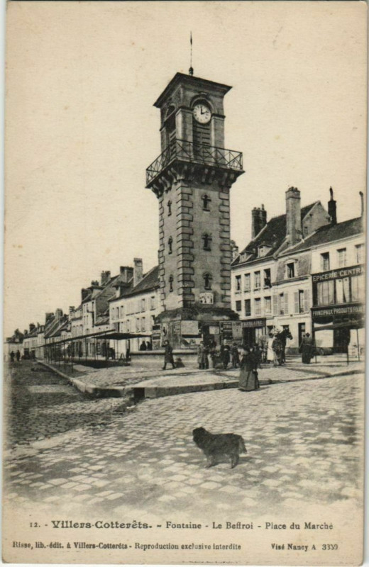 Carte postale ancienne Villers Cotterets Fontaine, Le Beffroi, Place du Marche France