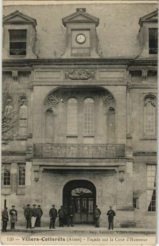 Carte postale ancienne Villers Cotterets Facade sur la Cour d'Honneur France