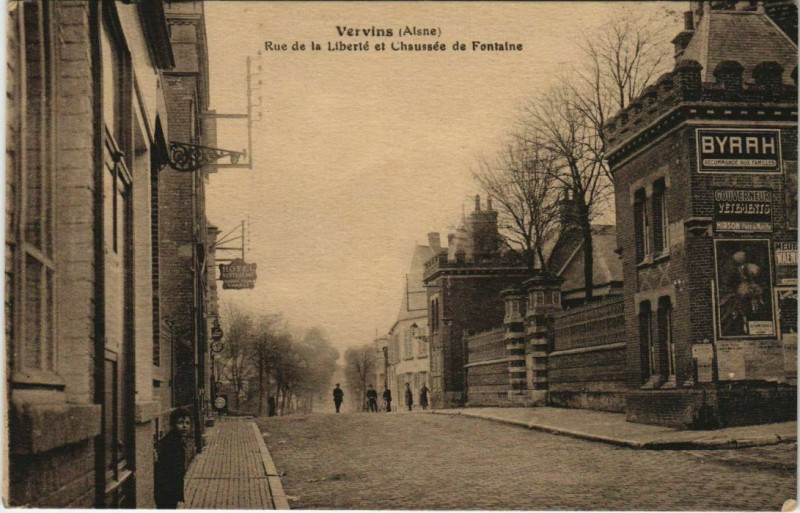 Carte postale ancienne Vervins Rue de la Liberte et Chaussee de Fontaine France à Vervins