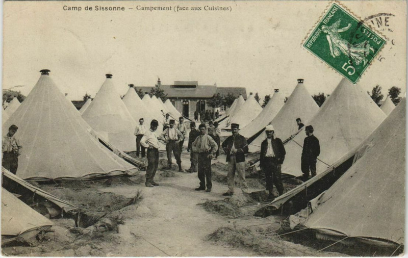 Carte postale ancienne Sissonne Campement France à Sissonne