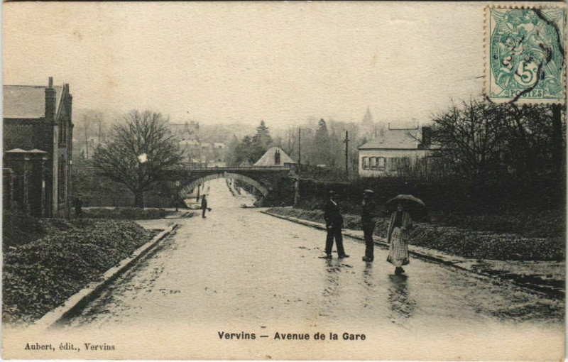 Carte postale ancienne Vervins Avenue de la Gare France à Vervins