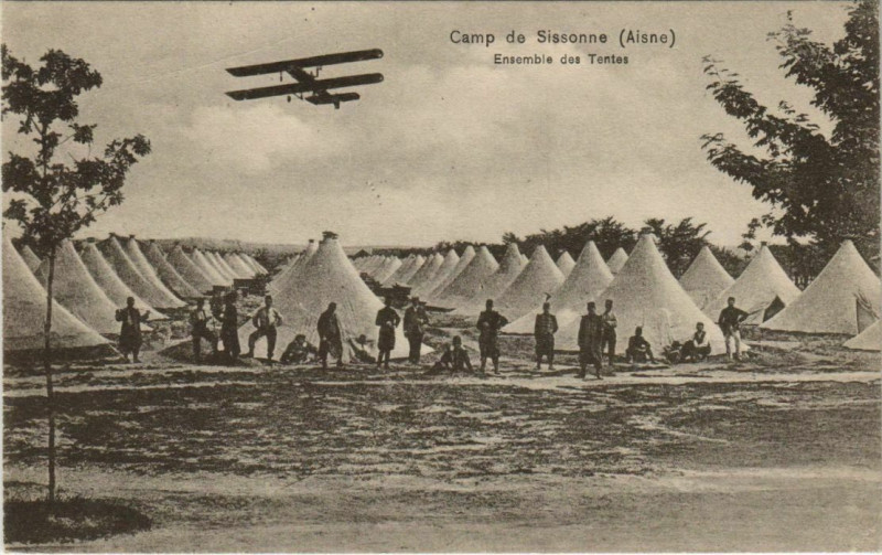 Carte postale ancienne Sissonne Ensemble des Tentes France à Sissonne