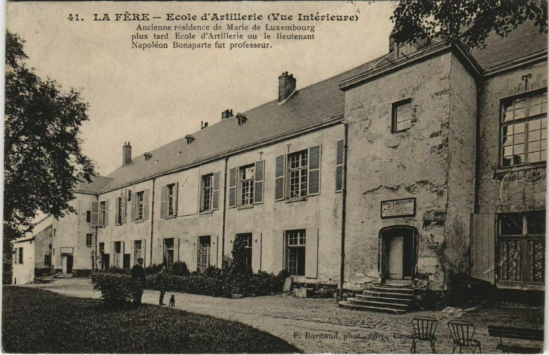 Carte postale ancienne Fere-en-Tardenois Ecole d'Artillerie France à Fère-en-Tardenois
