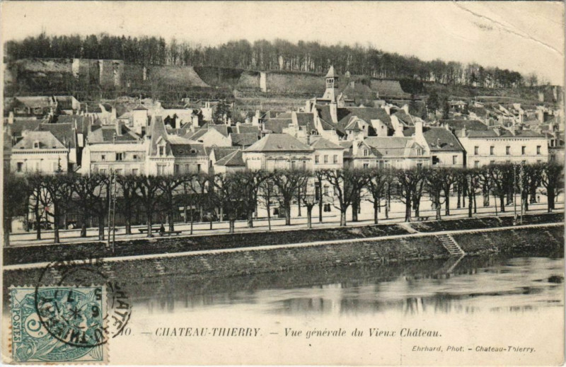Carte postale ancienne Chateau Thierry Vue Generale du Vieux Chateau France