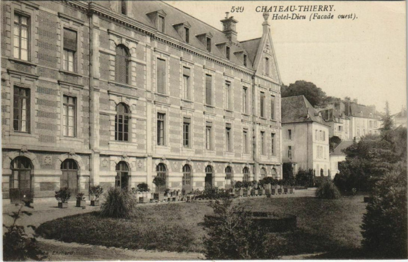 Carte postale ancienne Chateau Thierry Hotel Dieu France