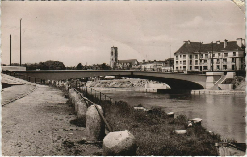 Carte postale ancienne Chateau Thierry Le Pont sur la Marne France