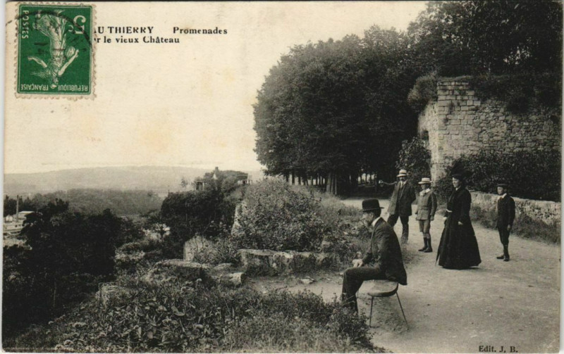 Carte postale ancienne Chateau Thierry Sur le Vieux Chateau France