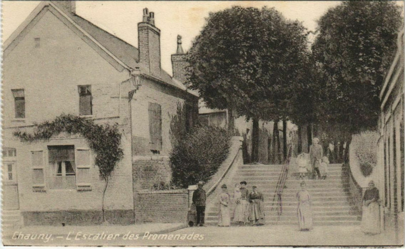 Carte postale ancienne Chauny L'Escalier des Promenades France à Chauny