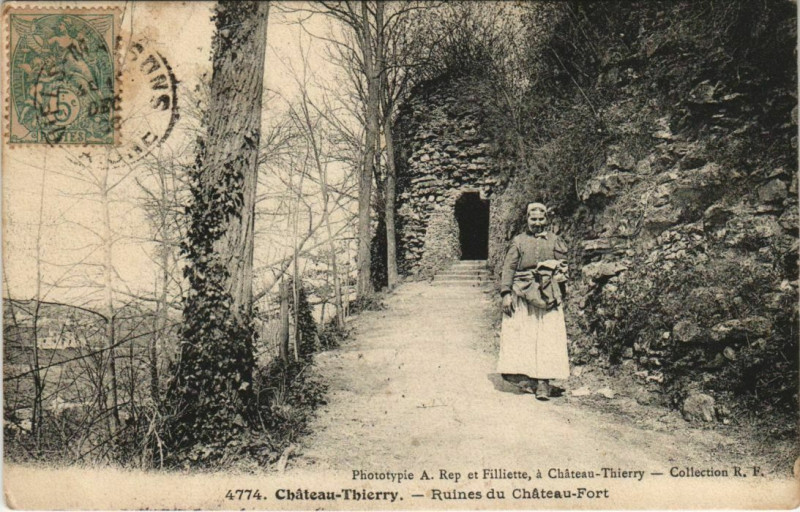 Carte postale ancienne Chateau Thierry Ruines du Chateau-Fort France