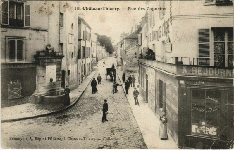 Carte postale ancienne Chateau Thierry Rue des Capucins France
