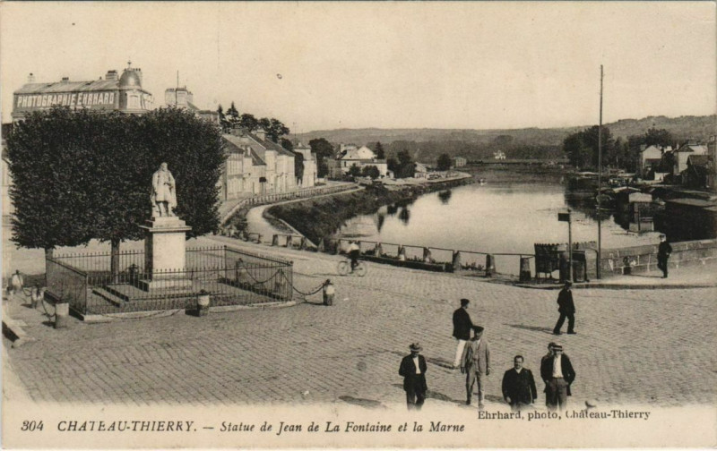 Carte postale ancienne Chateau Thierry Statue de Jean de La Fontaine France