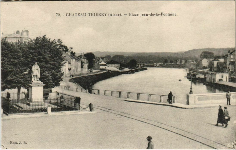 Carte postale ancienne Chateau Thierry Place Jean de la Fontaine France