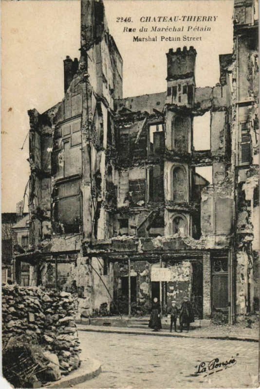 Carte postale ancienne Chateau Thierry Rue du Marechal Petain France