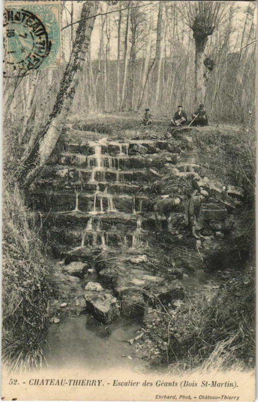 Carte postale ancienne Chateau Thierry Escalier des Geants France