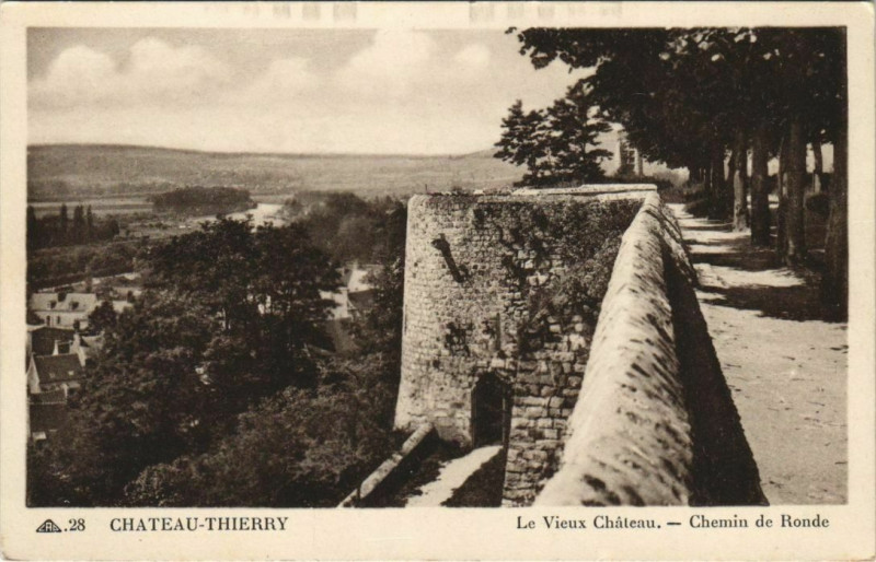 Carte postale ancienne Chateau Thierry Le Vieux Chateau France
