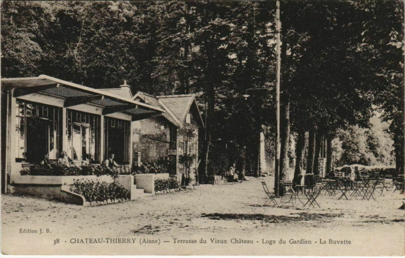 Carte postale ancienne Chateau Thierry Terrasse du Vieux Chateau France