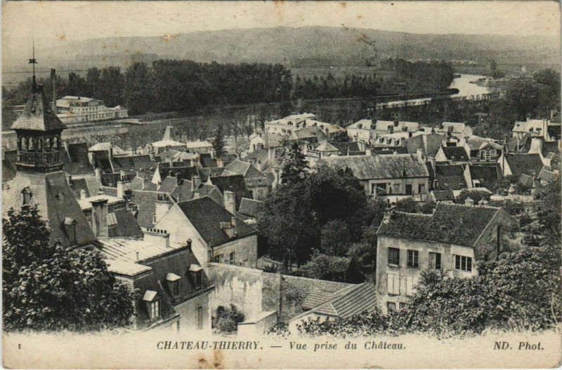 Carte postale ancienne Chateau Thierry Vue prise du Chateau France