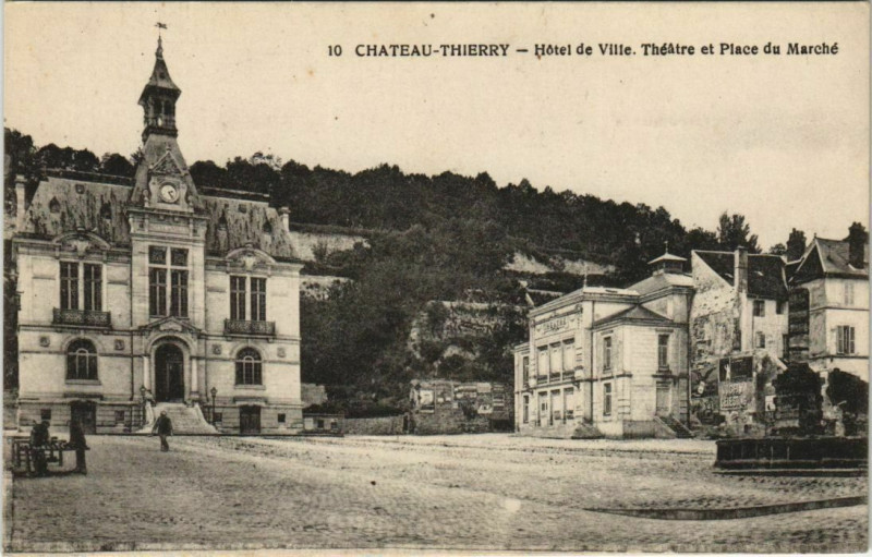 Carte postale ancienne Chateau Thierry Hotel de Ville France