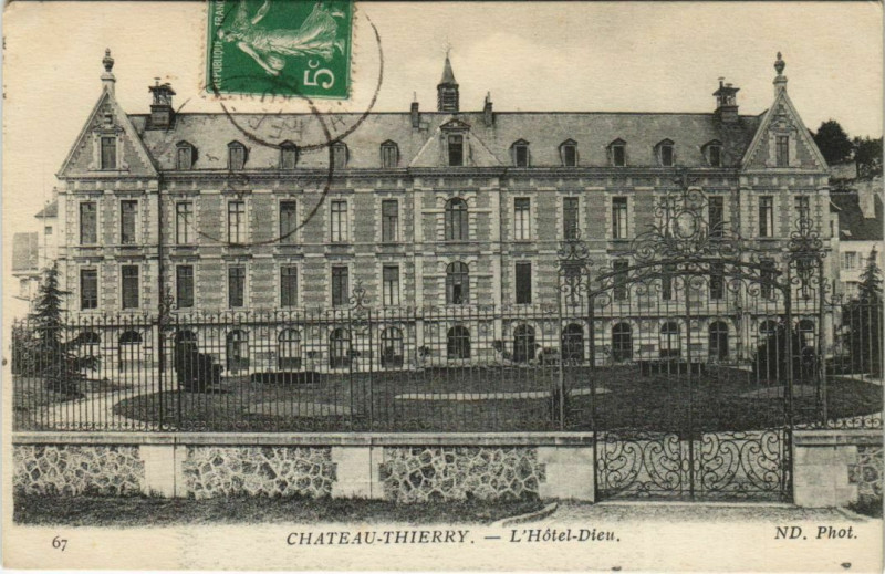 Carte postale ancienne Chateau Thierry L'Hotel-Dieu France