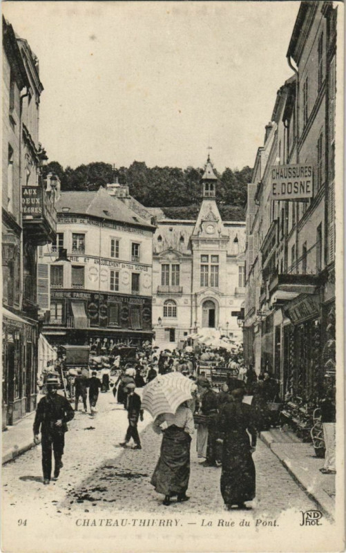 Carte postale ancienne Chateau Thierry La Rue du Pont France