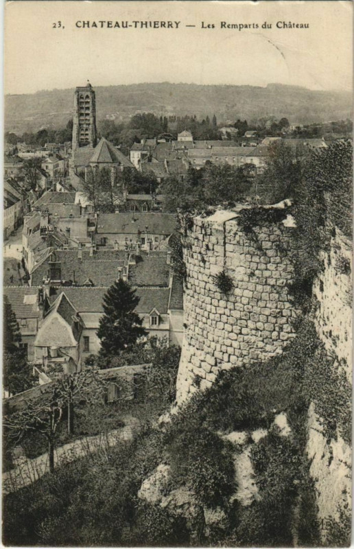 Carte postale ancienne Chateau Thierry Les Remparts du Chateau France
