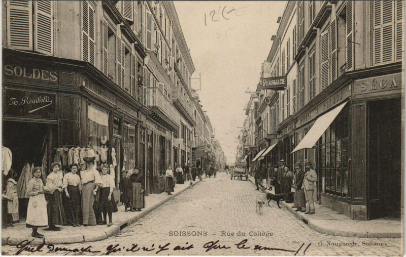 Carte postale ancienne Soissons Rue du College à Soissons