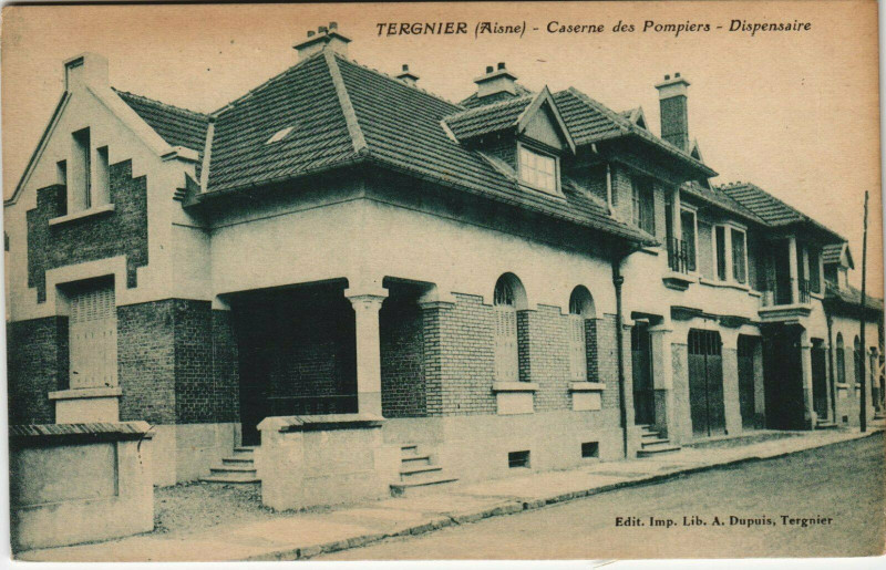 Carte postale ancienne Tergnier Caserne des Pompiers Dispensaire à Tergnier