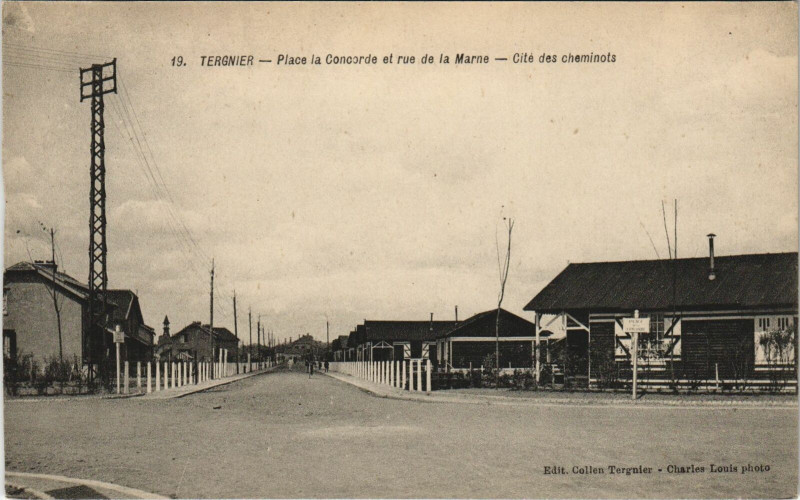 Carte postale ancienne Tergnier Cité des Cheminots Place de la Concorde à Tergnier