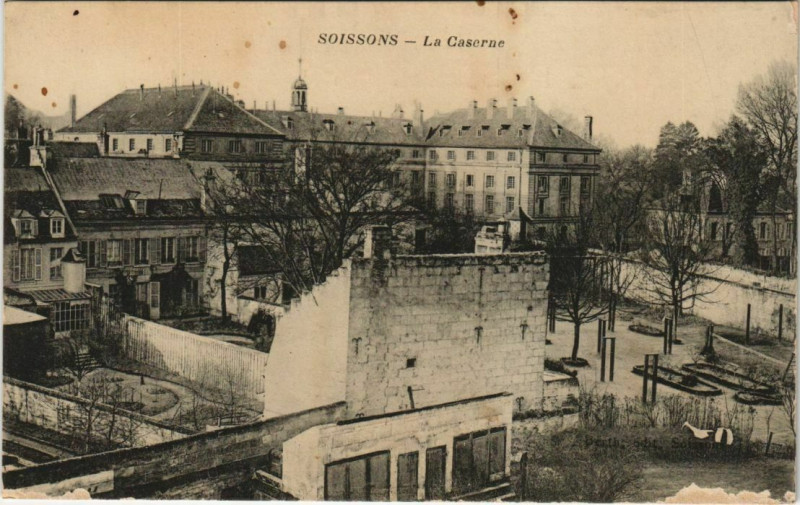 Carte postale ancienne Soissons- La Caserne France à Soissons
