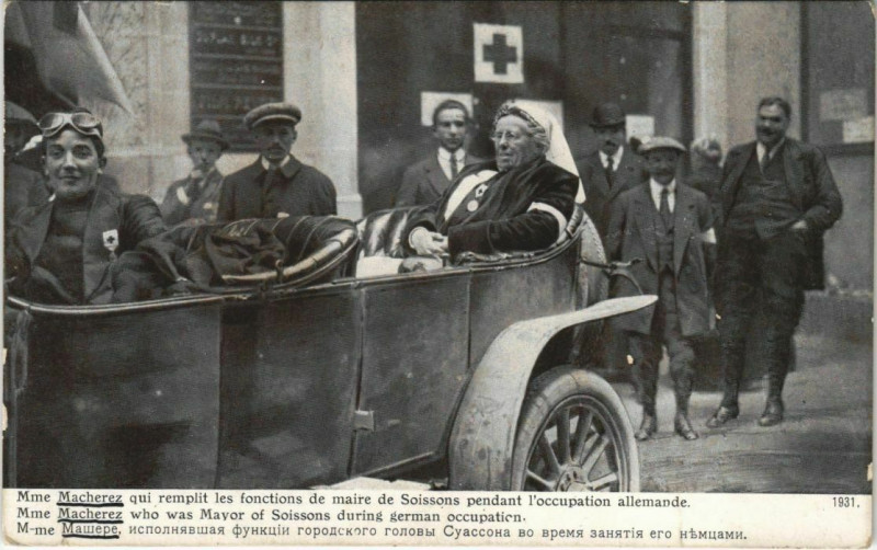 Carte postale ancienne Soissons- Mme Macherez France à Soissons