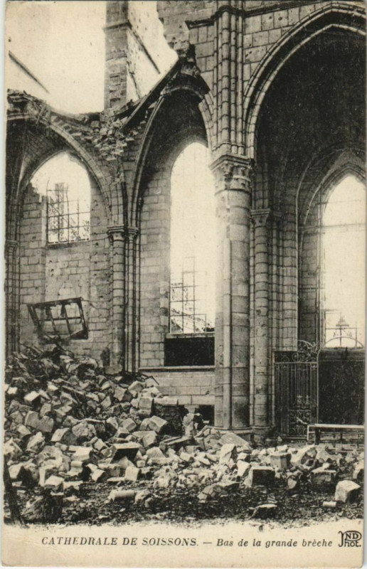 Carte postale ancienne Soissons- La Cathedrale ,Bas de la grande breche France à Soissons