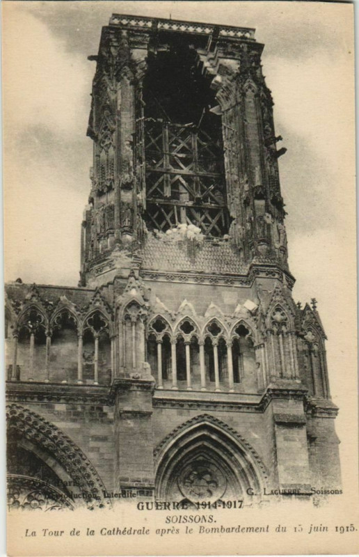 Carte postale ancienne Soissons- La Tour de la Cathedrale France à Soissons