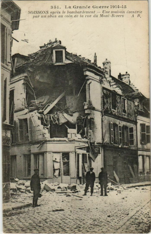 Carte postale ancienne Soissons- apres le bombardenebt France à Soissons