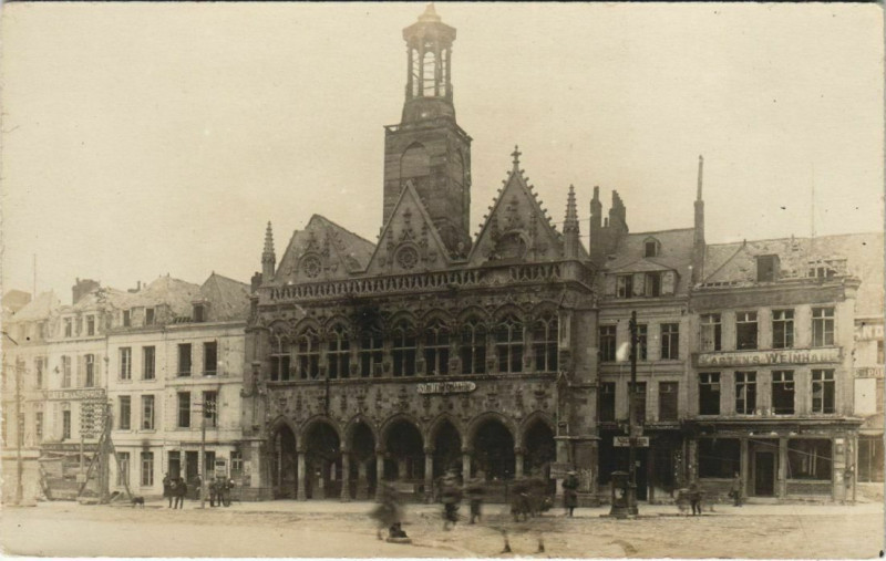 Carte postale ancienne Saint Quentin- Rathaus France à Saint-Quentin