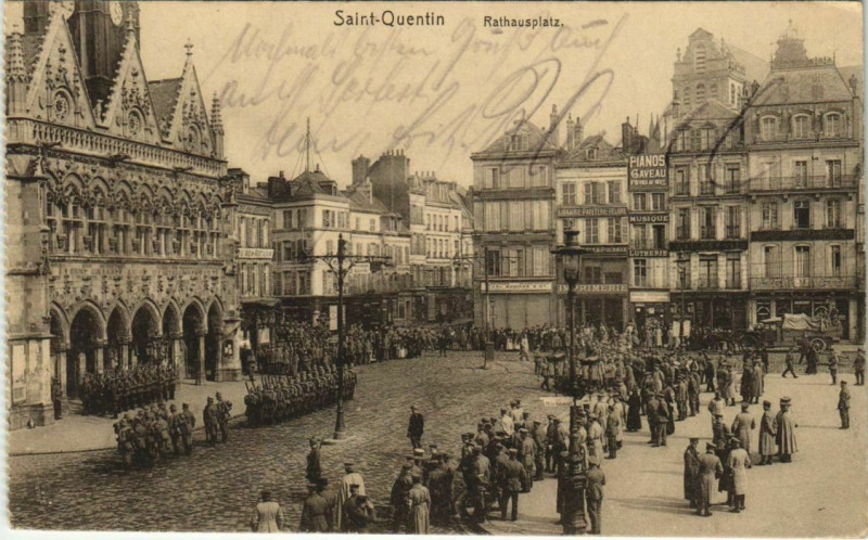Carte postale ancienne Saint Quentin- Rathausplatz France à Saint-Quentin