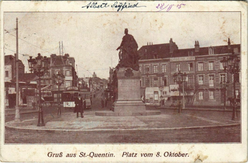 Carte postale ancienne Saint Quentin- Place du 8 Octobre France à Saint-Quentin