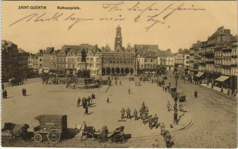Carte postale ancienne Saint Quentin- Rathausplatz France à Saint-Quentin