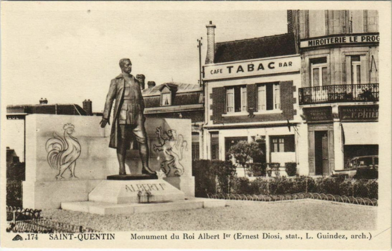 Carte postale ancienne Saint Quentin- Monument du Roi Albert 1er France à Saint-Quentin