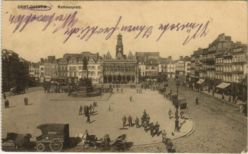 Carte postale ancienne Saint Quentin- Rathausplatz France à Saint-Quentin
