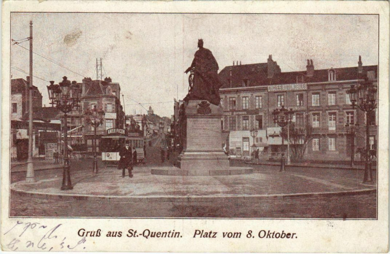Carte postale ancienne Saint Quentin- Platz vom 8 Oktober France à Saint-Quentin