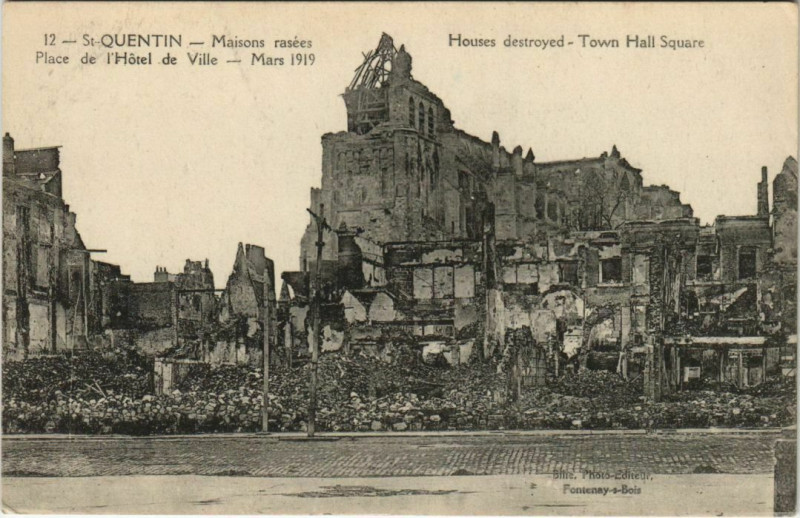 Carte postale ancienne Saint Quentin- Maisons rasees Palais de l'Hotel de Ville France à Saint-Quentin